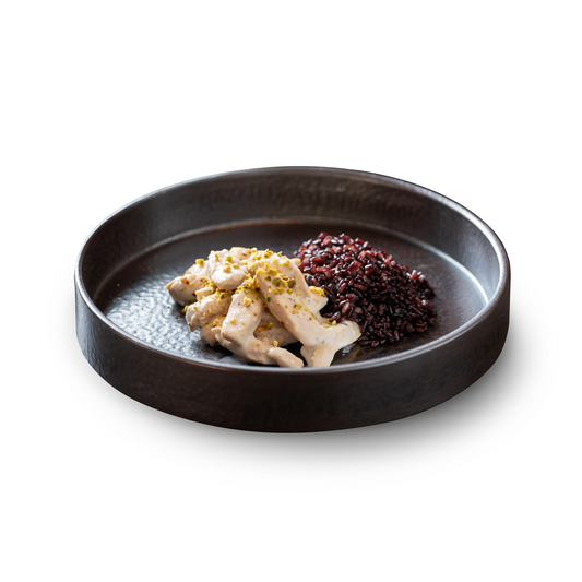 Straccetti di pollo con yogurt e riso venere con granella di pistacchi 100 Grammi