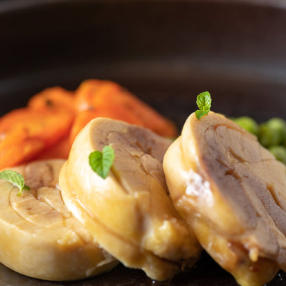 Sovracosce di pollo con miele e menta, piselli e carote 100 Grammi