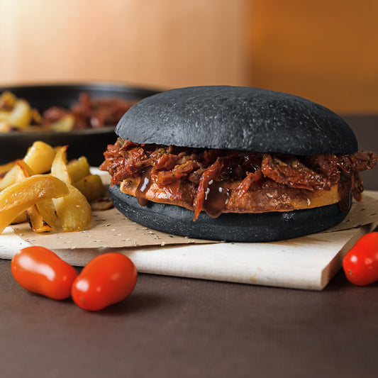 Black burger con pollo, pomodorini secchi, patate e salsa BBQ 0 kcal 100 Grammi