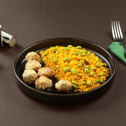 Polpette di pollo e tacchino con salsa alle erbette, riso alla curcuma e edamame 100 Grammi