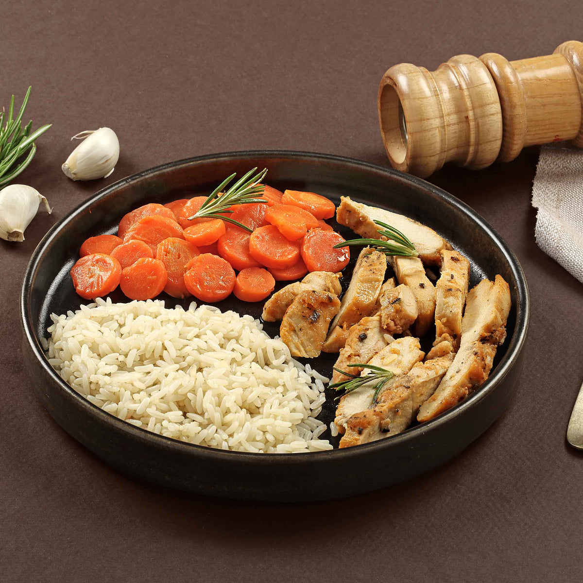 Petto di Pollo grigliato con Riso carnaroli e Carote 100 Grammi