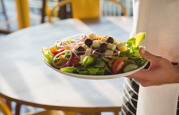 Insalate fredde e insalatone: la pausa pranzo è ancora più colorata con salse e varianti